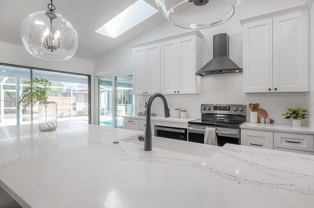 1046 Sylvia Ln, Tampa FL  33613-2007 exterior