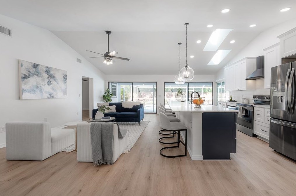 1046 Sylvia Ln, Tampa FL  33613-2007 exterior