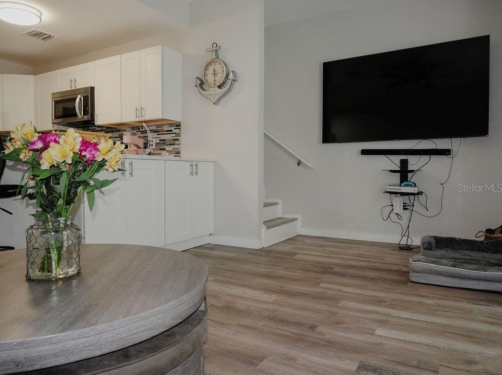 4287 Tyler Cir, Saint Petersburg FL  33709-4507 exterior