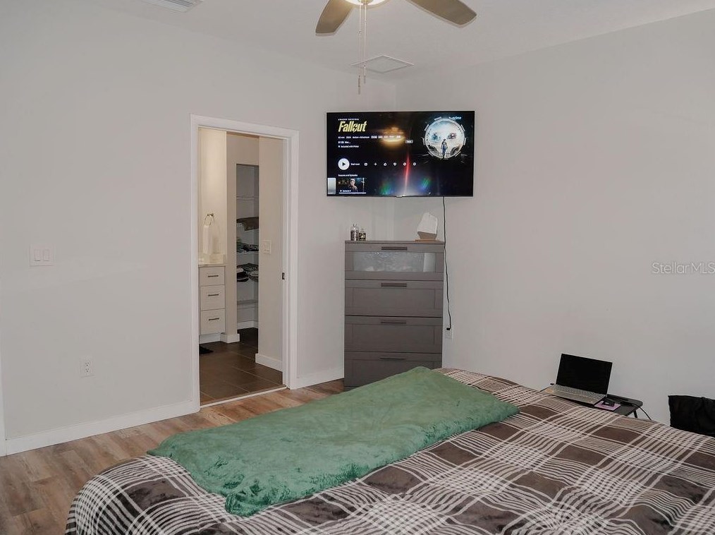4287 Tyler Cir, Saint Petersburg FL  33709-4507 exterior
