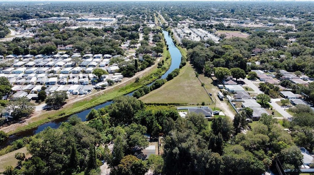 4287 Tyler Cir, Saint Petersburg FL  33709-4507 exterior
