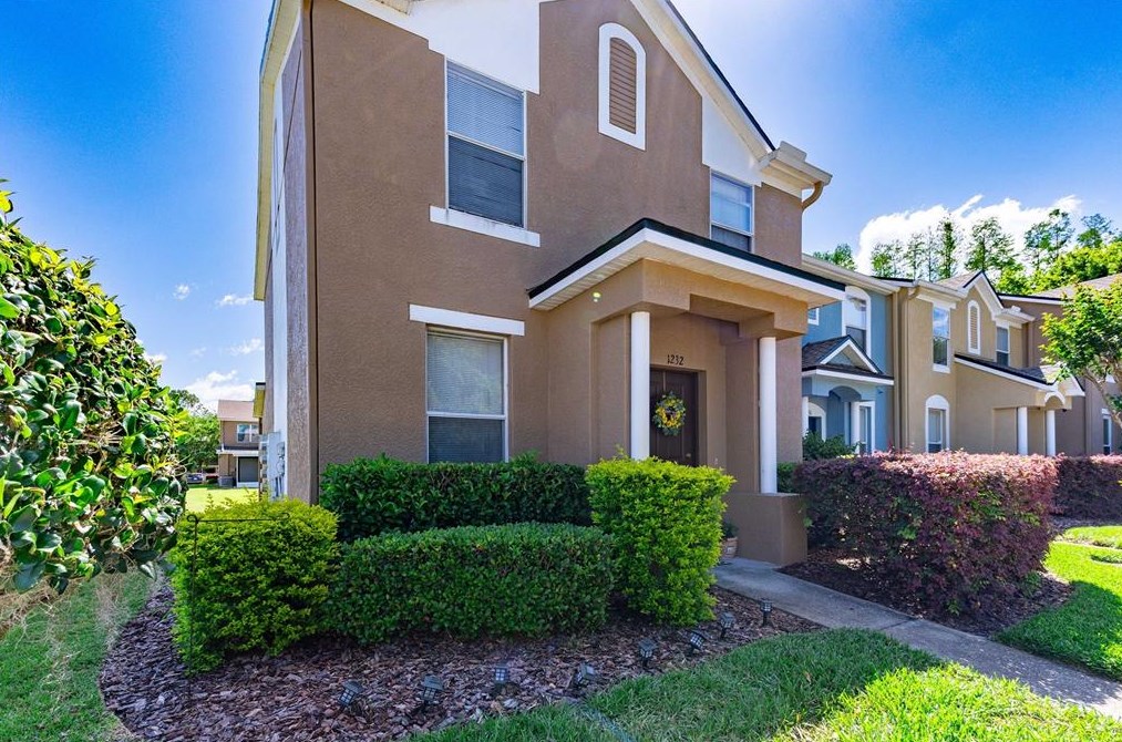 1232 Baronscourt Dr, Zephyrhills, FL 33543-3928