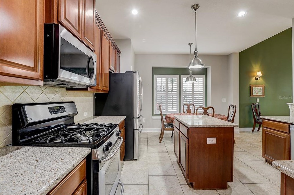 5933 Fishhawk Crossing Blvd, Lithia FL  33547-5885 exterior
