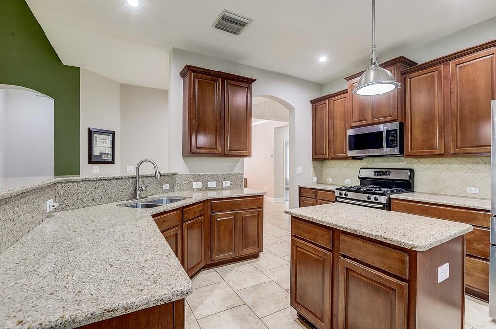 5933 Fishhawk Crossing Blvd, Lithia FL  33547-5885 exterior