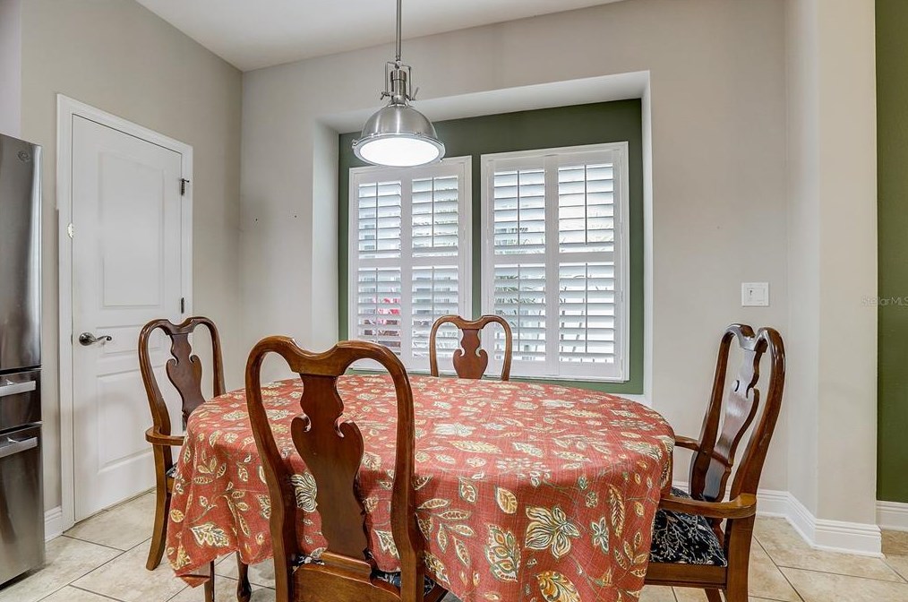 5933 Fishhawk Crossing Blvd, Lithia FL  33547-5885 exterior