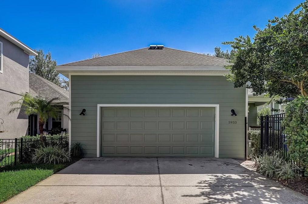 5933 Fishhawk Crossing Blvd, Lithia FL  33547-5885 exterior
