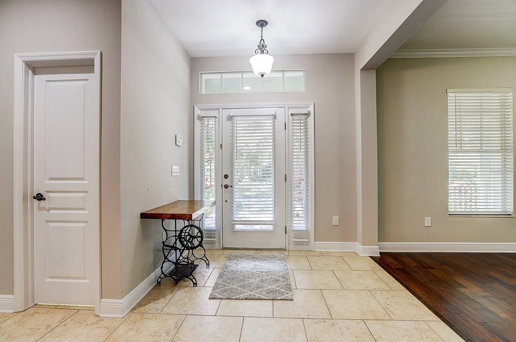 5933 Fishhawk Crossing Blvd, Lithia FL  33547-5885 exterior