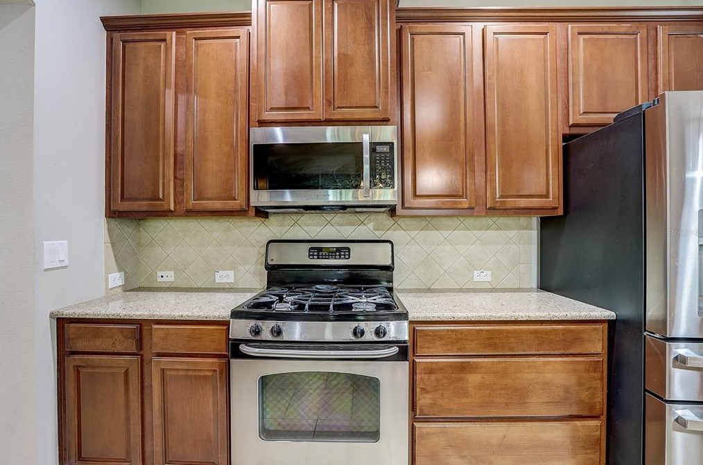 5933 Fishhawk Crossing Blvd, Lithia FL  33547-5885 exterior