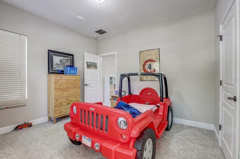 5933 Fishhawk Crossing Blvd, Lithia FL  33547-5885 exterior