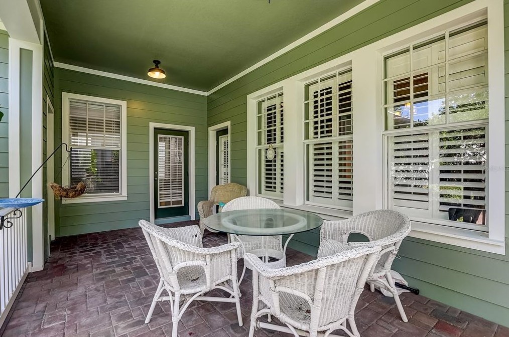 5933 Fishhawk Crossing Blvd, Lithia FL  33547-5885 exterior