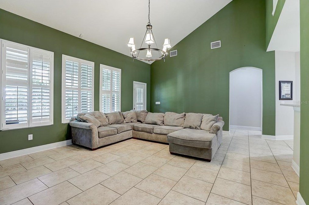 5933 Fishhawk Crossing Blvd, Lithia FL  33547-5885 exterior