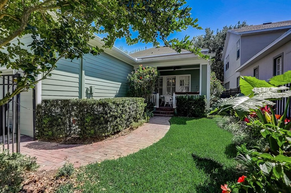 5933 Fishhawk Crossing Blvd, Lithia FL  33547-5885 exterior