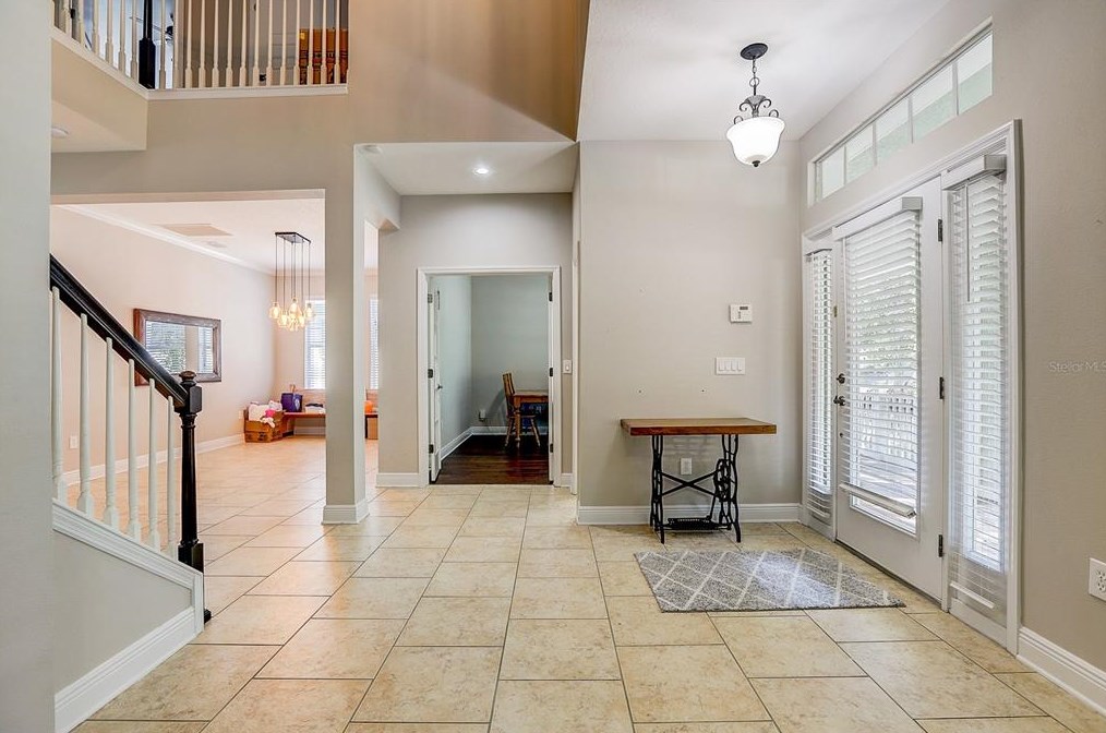 5933 Fishhawk Crossing Blvd, Lithia FL  33547-5885 exterior