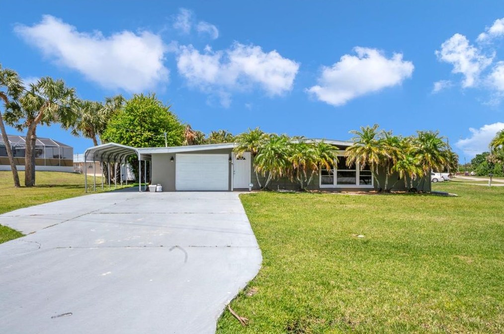 440 Leach Dr, Punta Gorda FL  33950-2950 exterior