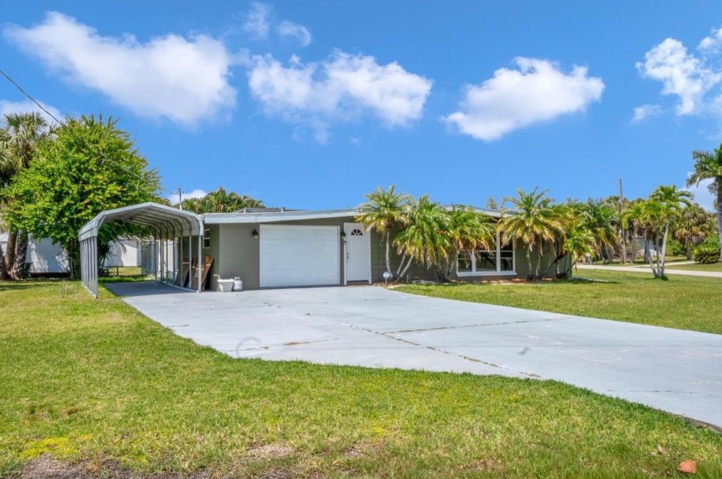 440 Leach Dr, Punta Gorda FL  33950-2950 exterior