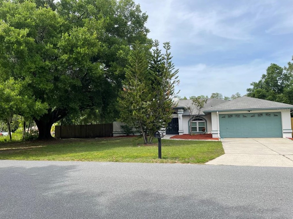 23541 Forest View Dr, Land O Lakes, FL 34639-4800