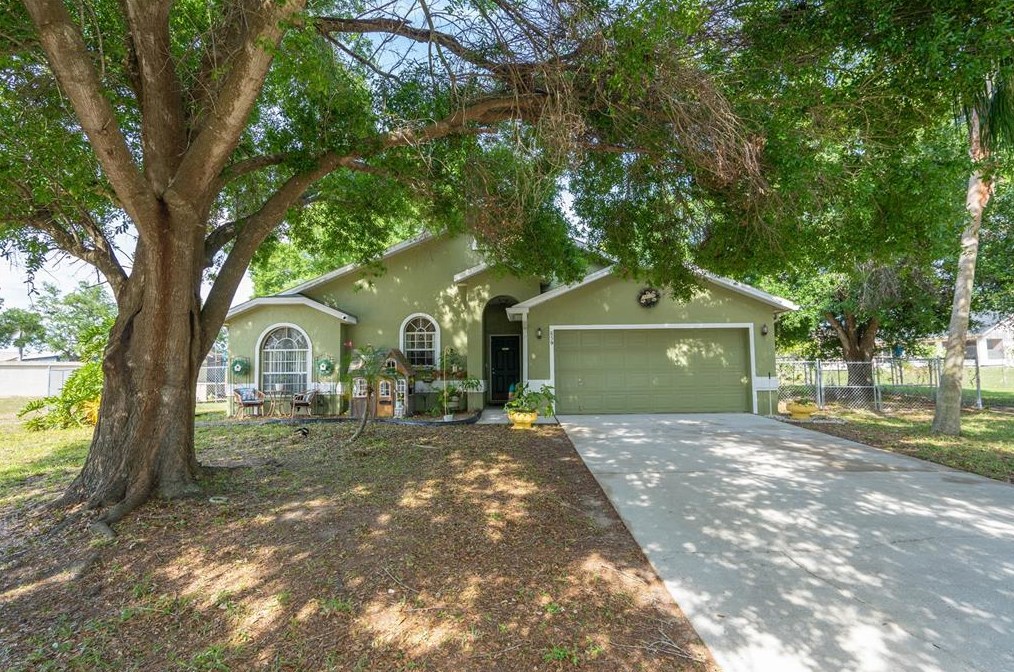 859 Hunt Cir, Lake Wales, FL 33853