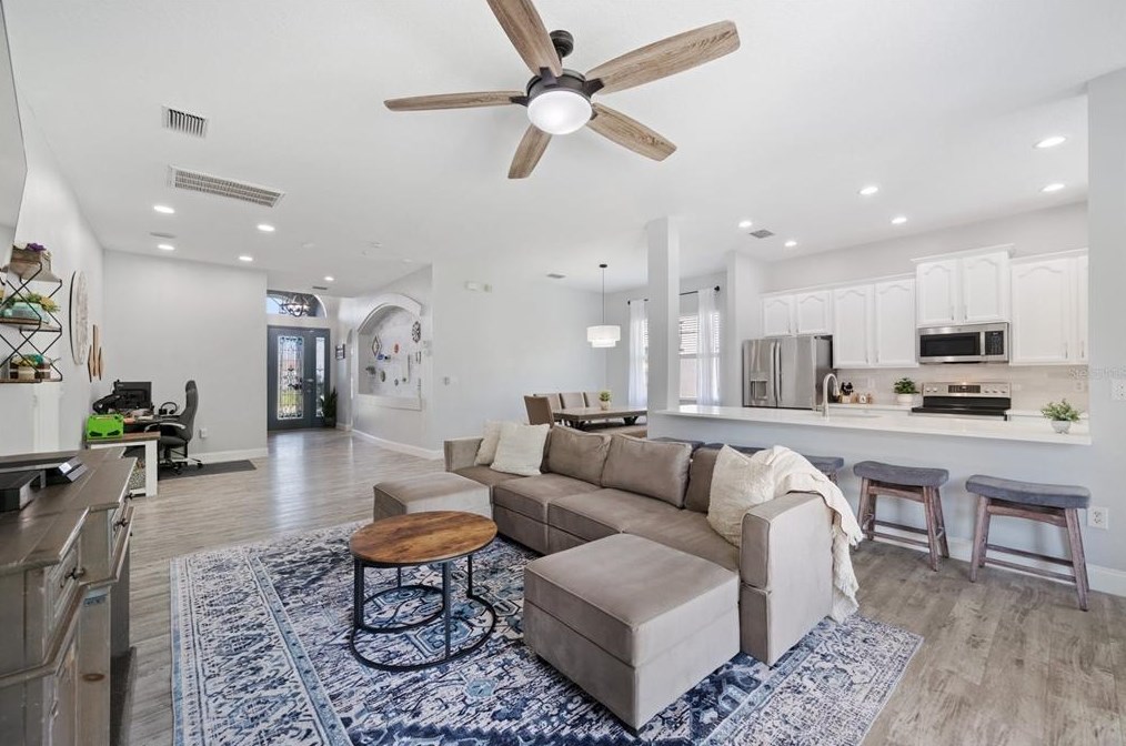 30526 Pecan Valley Loop, Zephyrhills FL  33543-6943 exterior
