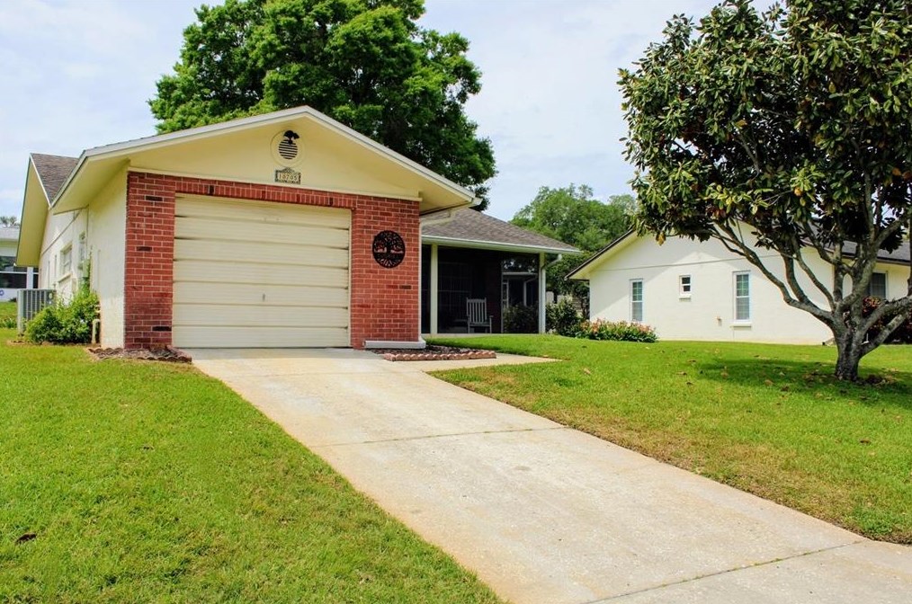 10705 Mira Vista Dr, Port Richey, FL 34668-3033
