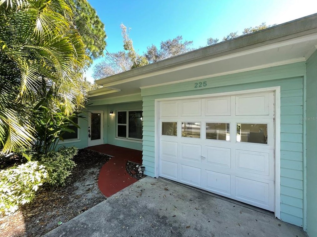 225 Ridge Rd, Palm Harbor, FL 34683