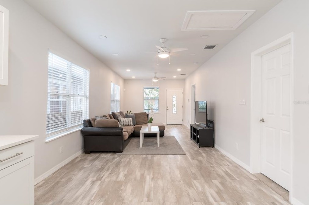 2331 Union St, Tampa FL  33607-3422 exterior