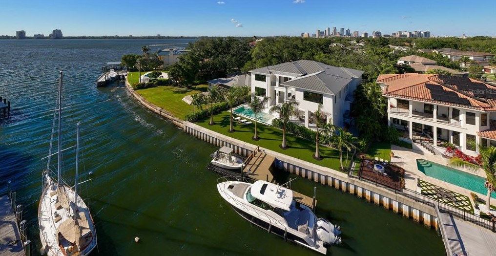 104 Ladoga Ave, Tampa FL 33606-3806 exterior