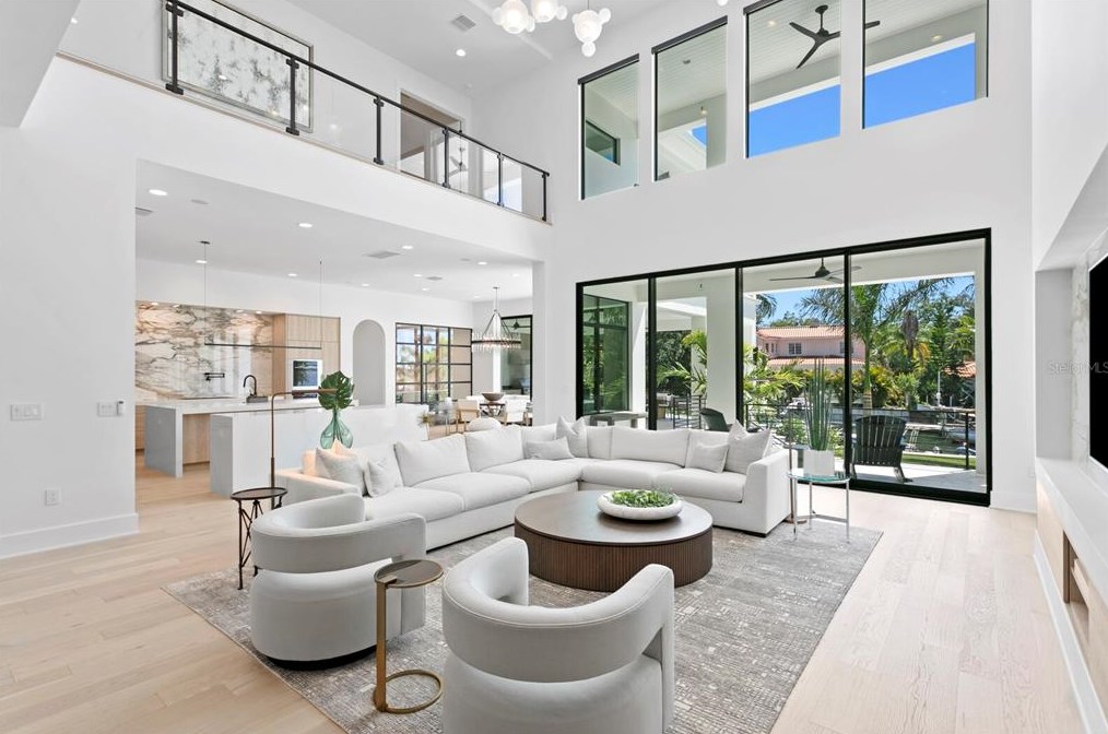 104 Ladoga Ave, Tampa FL 33606-3806 exterior