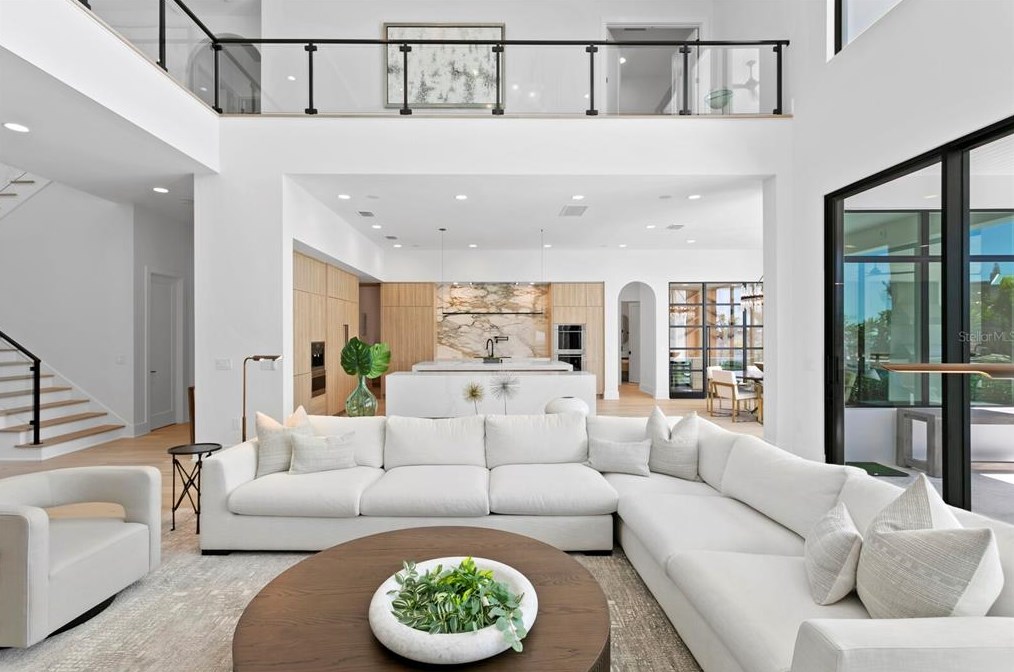 104 Ladoga Ave, Tampa FL 33606-3806 exterior