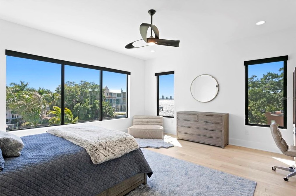 104 Ladoga Ave, Tampa FL 33606-3806 exterior