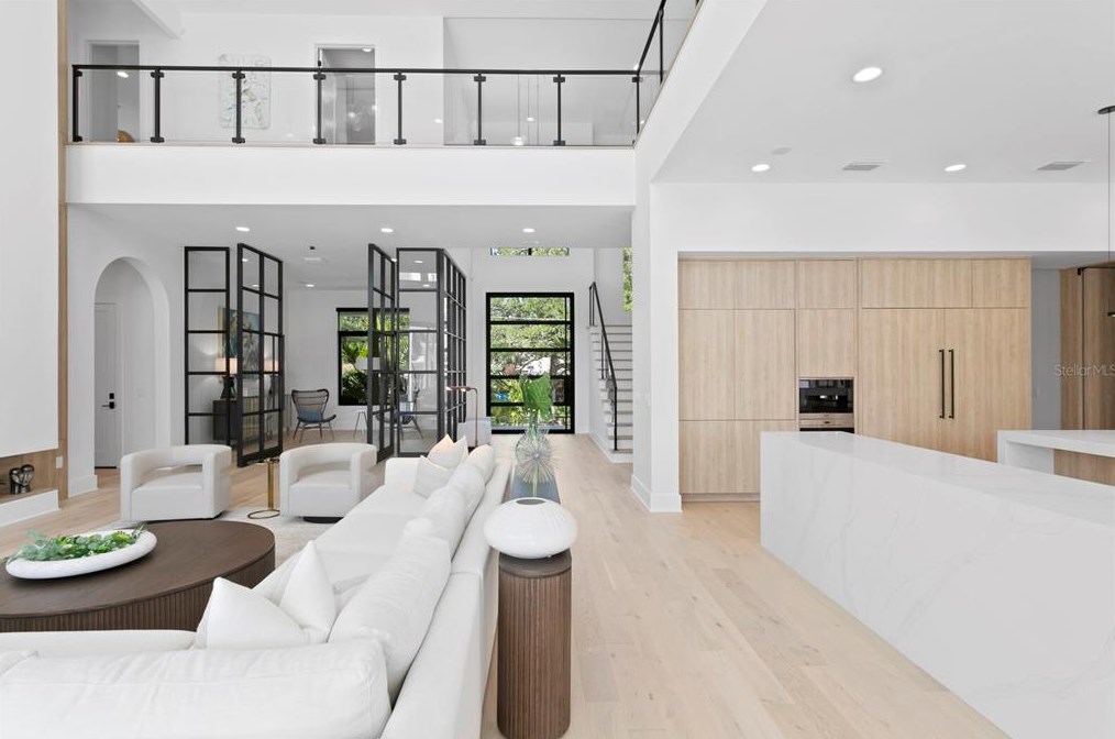 104 Ladoga Ave, Tampa FL 33606-3806 exterior