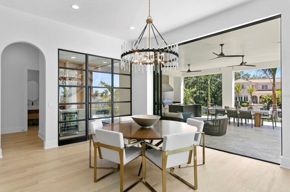 104 Ladoga Ave, Tampa FL 33606-3806 exterior