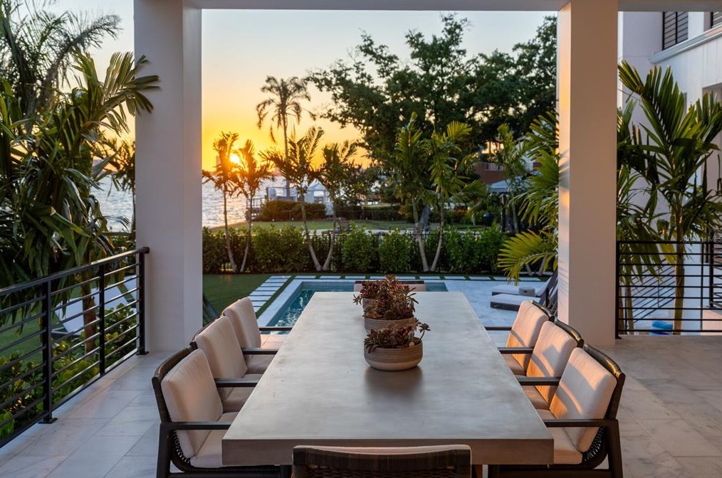 104 Ladoga Ave, Tampa FL 33606-3806 exterior