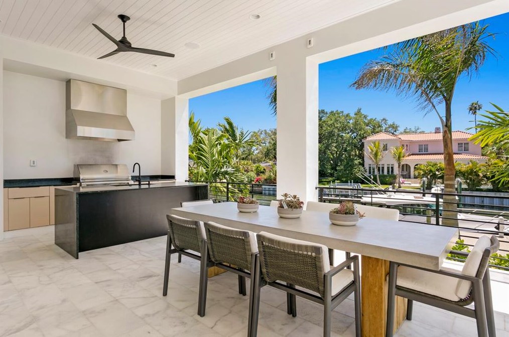 104 Ladoga Ave, Tampa FL 33606-3806 exterior