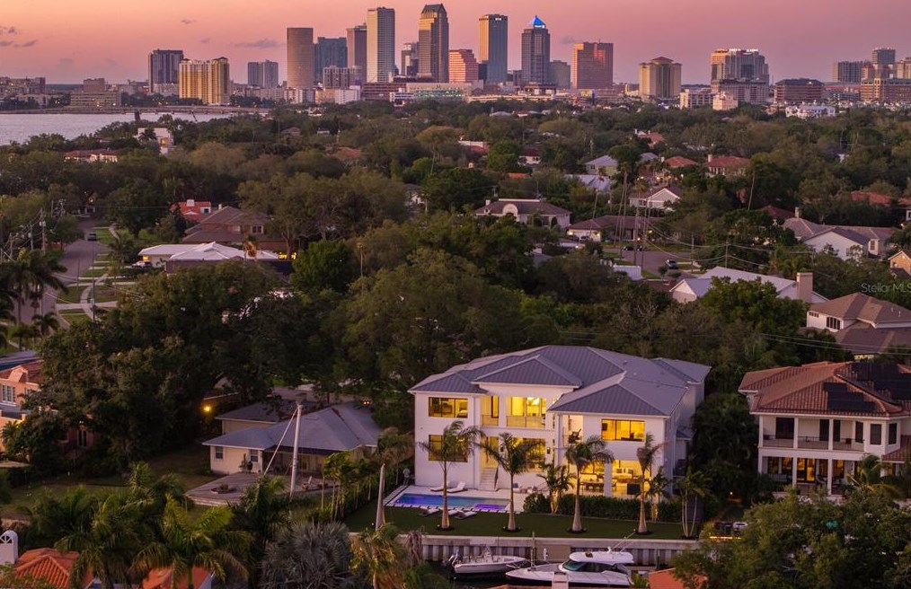 104 Ladoga Ave, Tampa FL 33606-3806 exterior