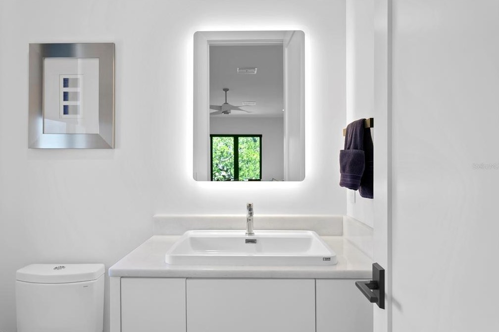 104 Ladoga Ave, Tampa FL 33606-3806 exterior