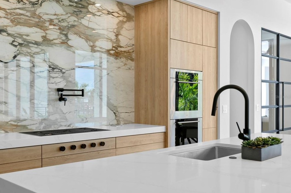 104 Ladoga Ave, Tampa FL 33606-3806 exterior