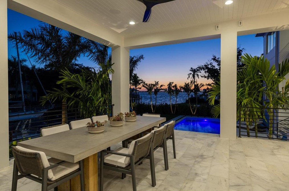 104 Ladoga Ave, Tampa FL 33606-3806 exterior