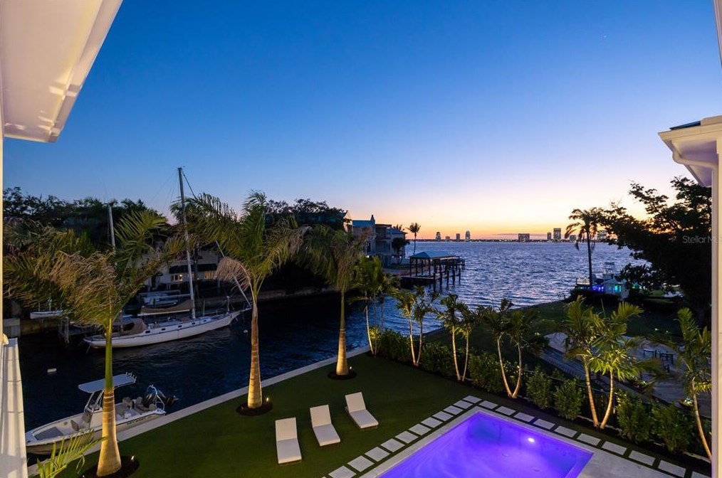 104 Ladoga Ave, Tampa FL 33606-3806 exterior