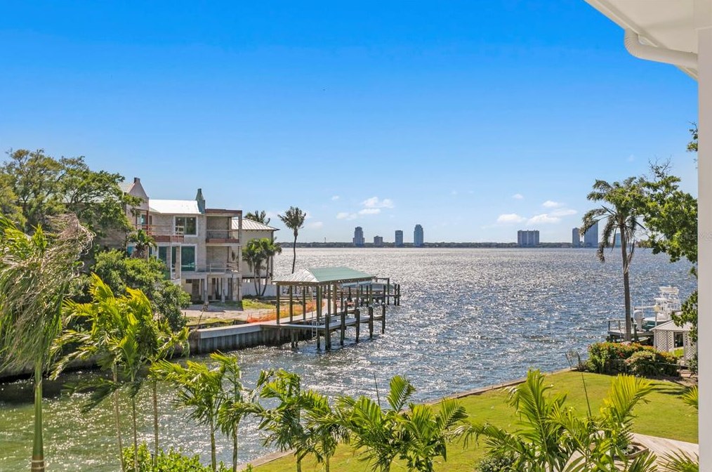 104 Ladoga Ave, Tampa FL 33606-3806 exterior