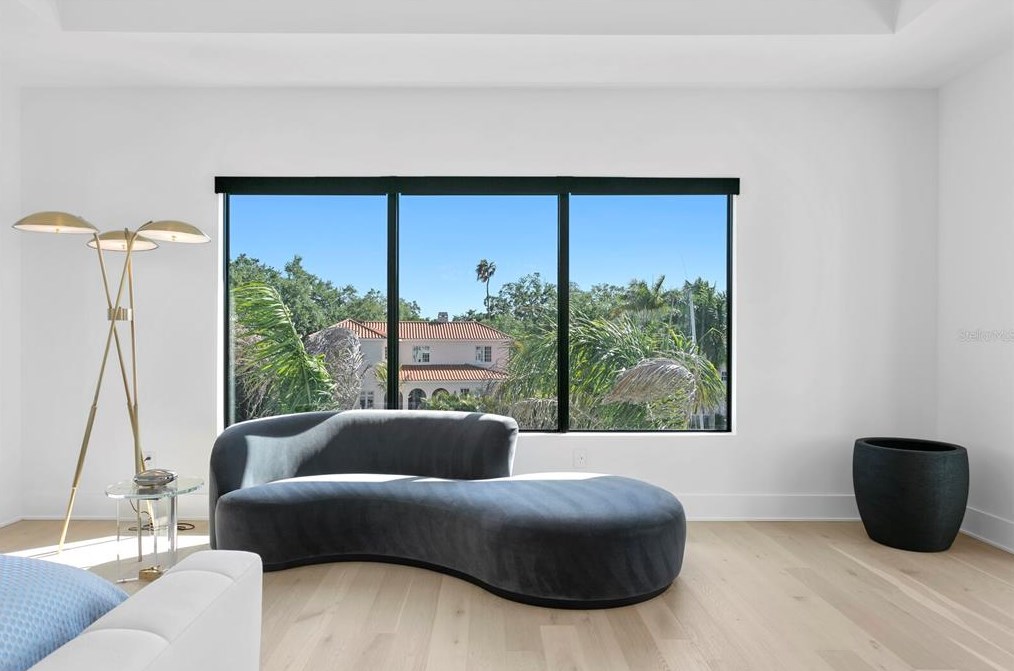 104 Ladoga Ave, Tampa FL 33606-3806 exterior