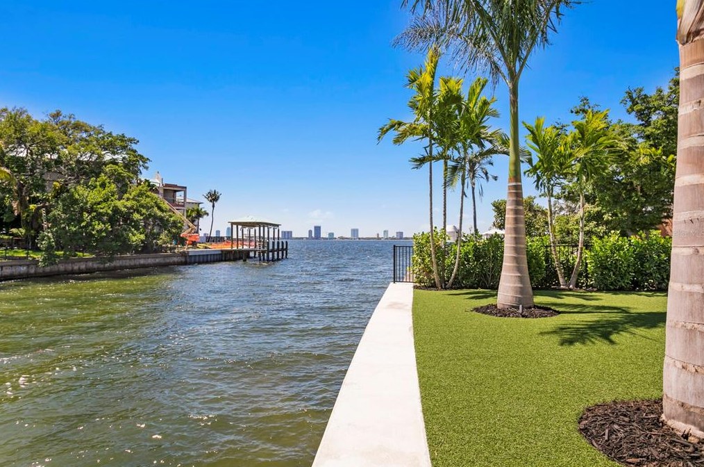 104 Ladoga Ave, Tampa FL 33606-3806 exterior