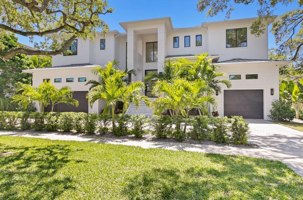 104 Ladoga Ave, Tampa, FL 33606-3806