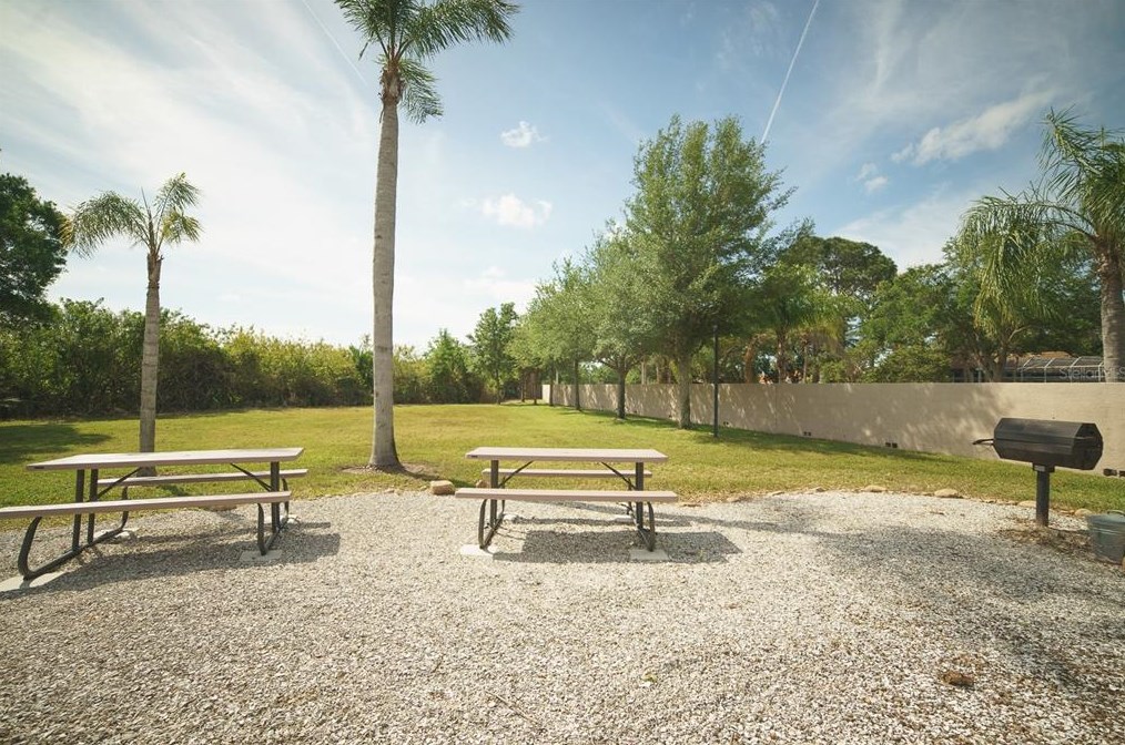 5941 Bayside Key Dr, Tampa FL  33615-4282 exterior