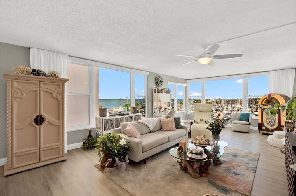 632 Edgewater Dr #435, Dunedin, FL 34698