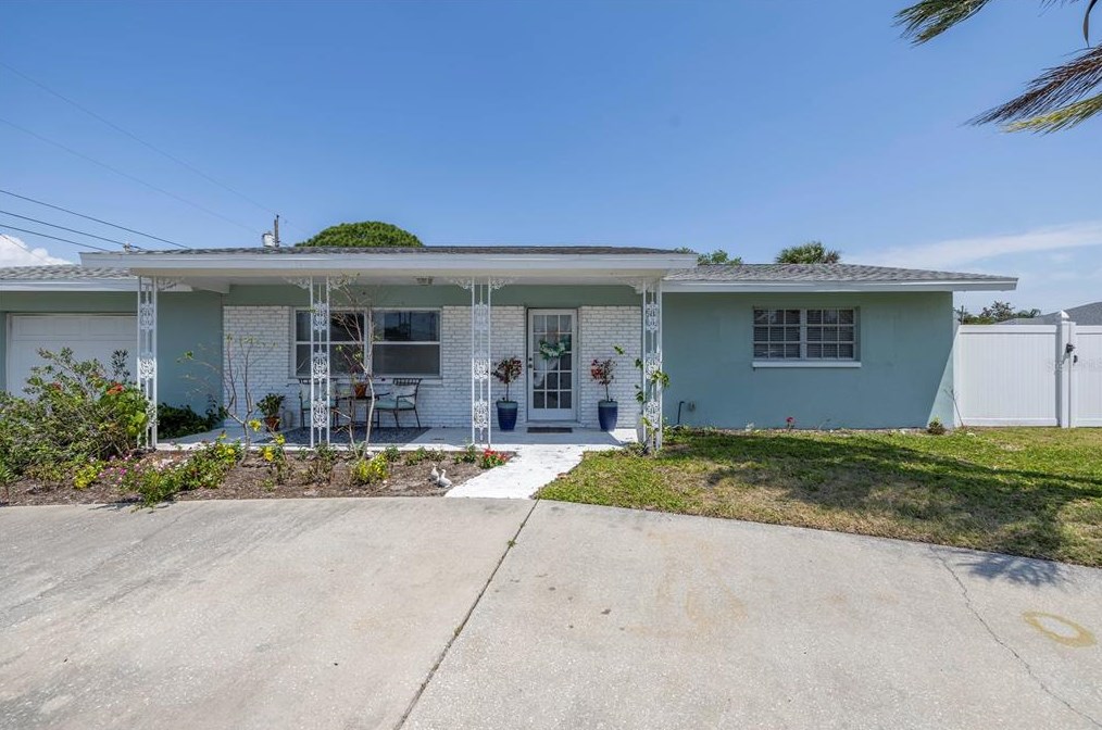 8101 120th St, Largo, FL 33772