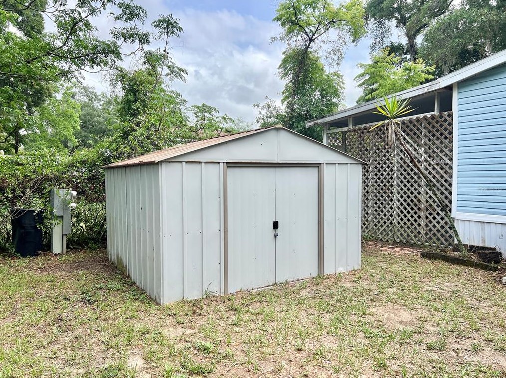 10532 Bay Hills Cir, Thonotosassa FL  33592-3146 exterior