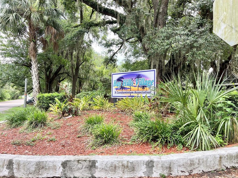 10532 Bay Hills Cir, Thonotosassa FL  33592-3146 exterior