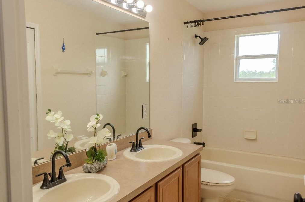 1557 Amaryllis Cir, Orlando FL 32825-7432 exterior