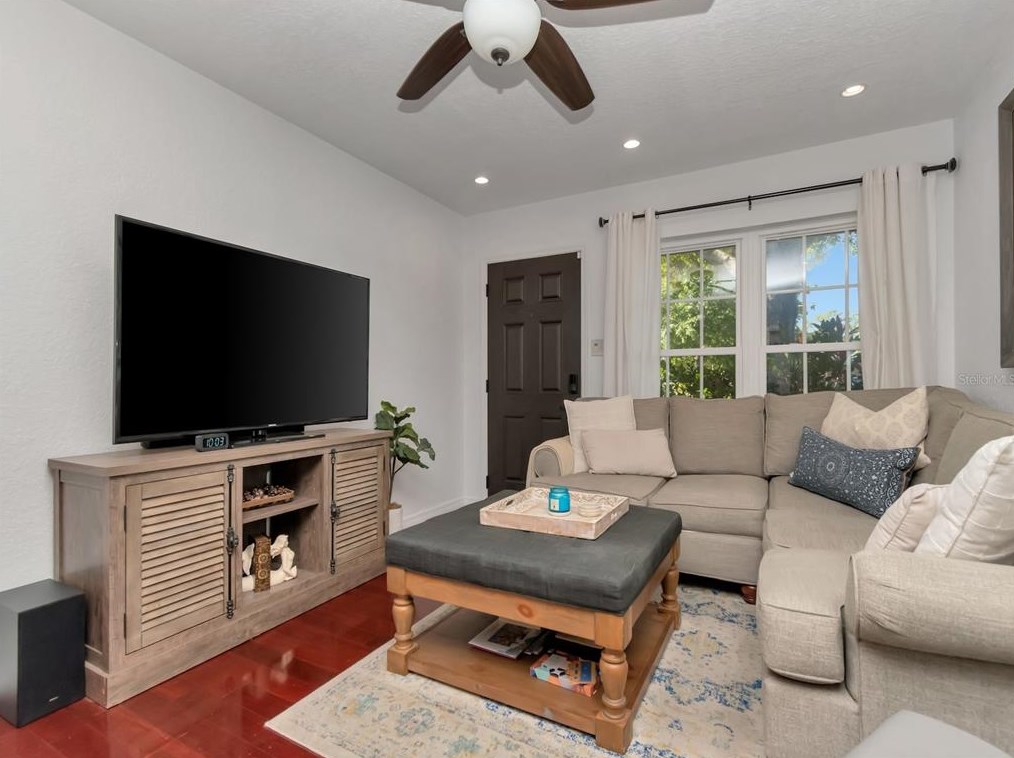 4711 Alline Ave, Tampa FL  33611-2101 exterior