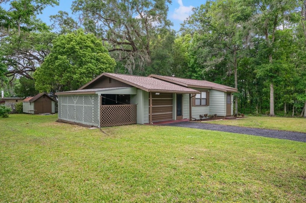 327 Palm Ln, Brooksville, FL 34601-1943